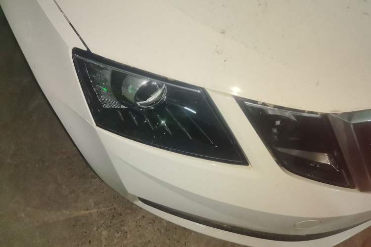 Used Skoda Octavia 2019 1.5L Automatic SmartDrive Comfort Edition China VI Standard Right Front Headlight