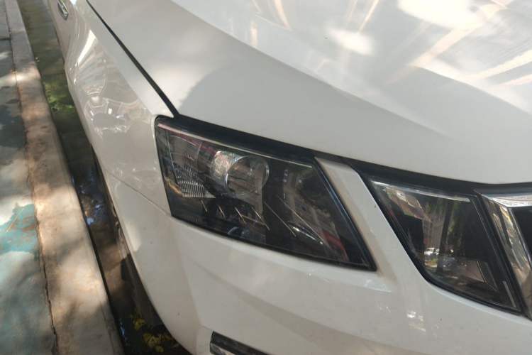 Used Skoda Octavia 2019 1.5L Automatic Luxury Edition Right Front Headlight