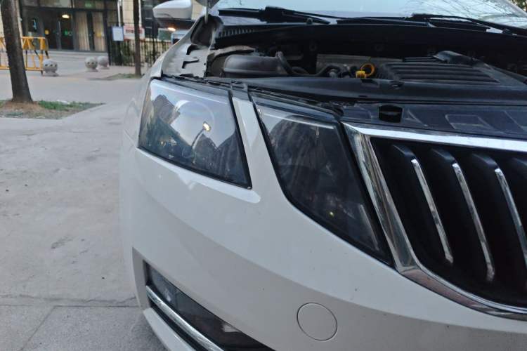 Used Skoda Octavia 2019 TSI230 DSG SmartDrive Luxury Edition China VI Right Front Headlight