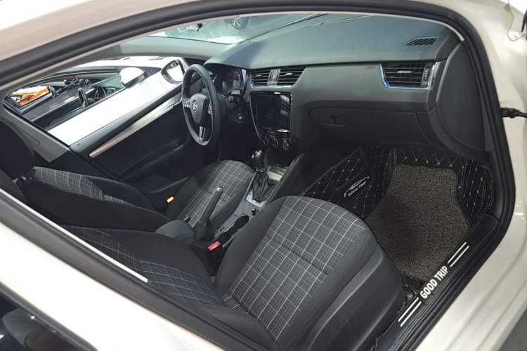 Used Skoda Octavia 2019 TSI230 DSG Smart & Comfort Edition China VI Standard Right Front Seat