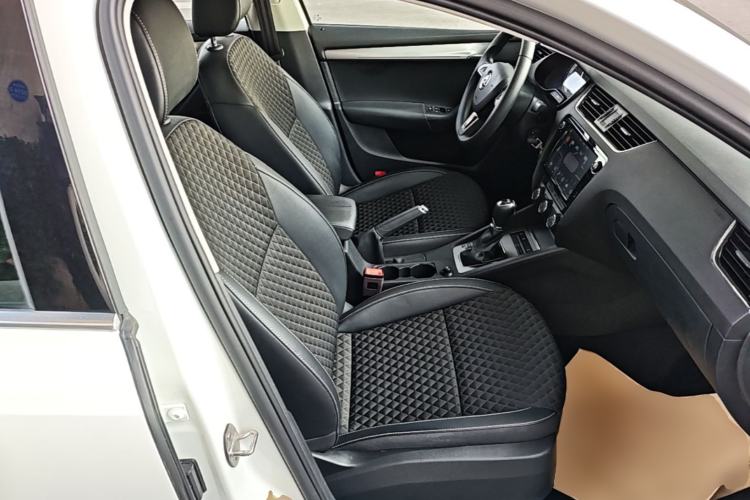 Used Skoda Octavia 2019 TSI230 DSG Luxury Edition Right Front Seat