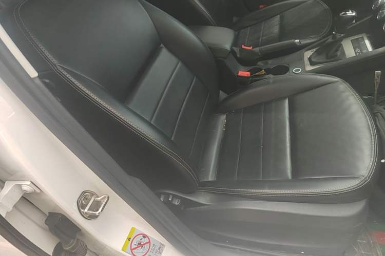 Used Skoda Octavia 2019 1.5L Automatic Smart Drive Luxury Edition China VI Standard Right Front Seat