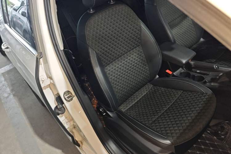 Used Skoda Octavia 2019 TSI230 DSG SmartDrive Luxury Edition China VI Right Front Seat