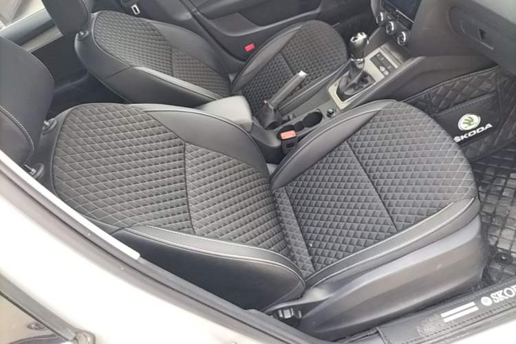 Used Skoda Octavia 2019 1.5L Automatic Smart Drive Luxury Edition China VI Standard Right Front Seat