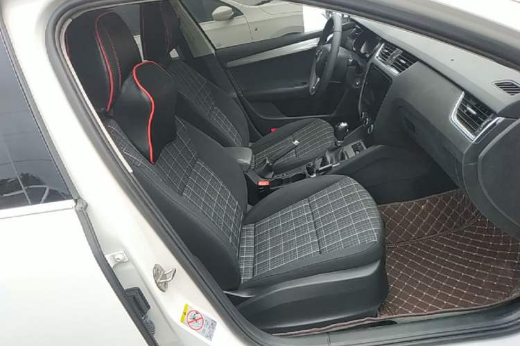 Used Skoda Octavia 2019 1.5L Automatic SmartDrive Comfort Edition China VI Standard Right Front Seat
