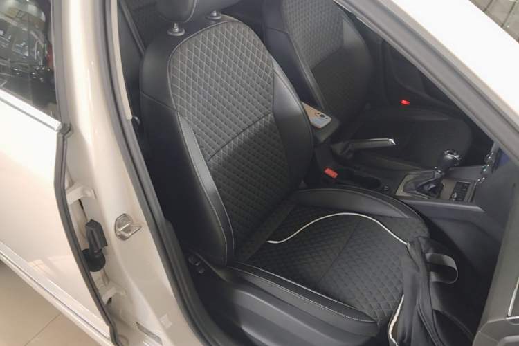 Used Skoda Octavia 2019 1.5L Automatic Smart Drive Luxury Edition China VI Standard Right Front Seat