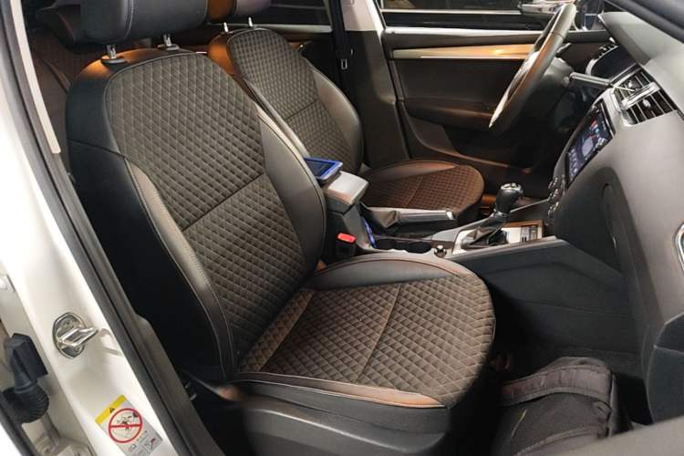 Used Skoda Octavia 2019 TSI230 DSG Luxury Edition Right Front Seat