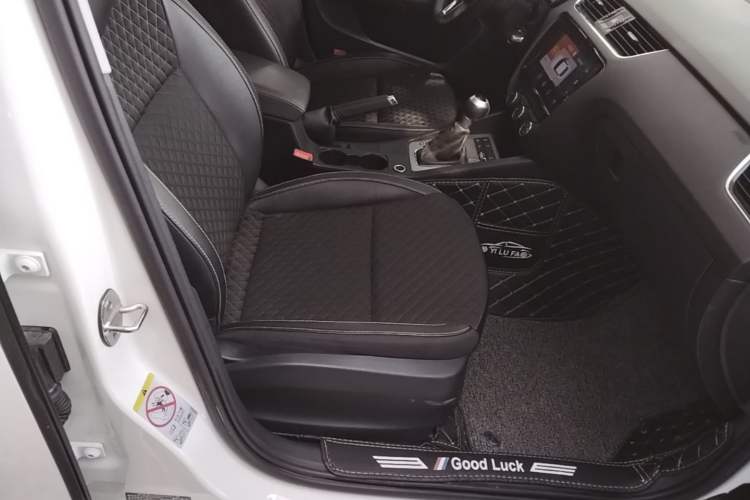 Used Skoda Octavia 2019 1.5L Automatic SmartDrive Comfort Edition China VI Standard Right Front Seat