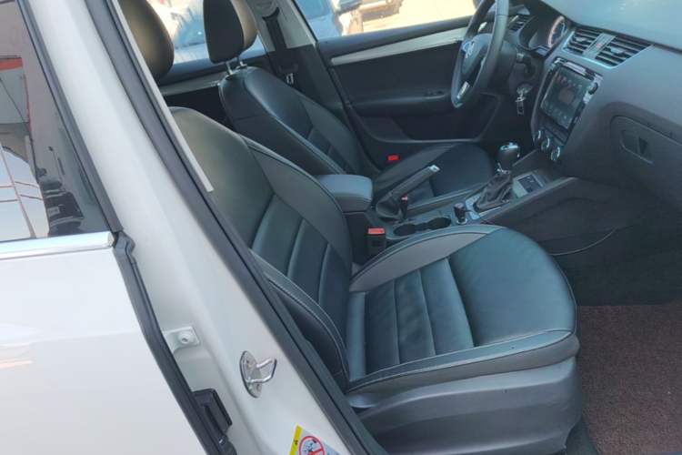 Used Skoda Octavia 2019 TSI230 DSG Luxury Edition Right Front Seat