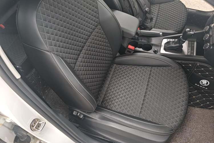 Used Skoda Octavia 2019 1.5L Automatic Smart Drive Luxury Edition China VI Standard Right Front Seat