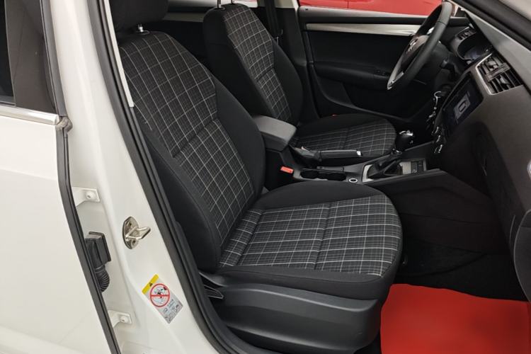 Used Skoda Octavia 2019 TSI230 DSG Smart & Comfort Edition China VI Standard Right Front Seat