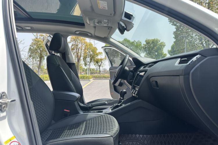 Used Skoda Octavia 2019 TSI280 DSG Luxury Edition Station Wagon China VI Standard Right Front Seat