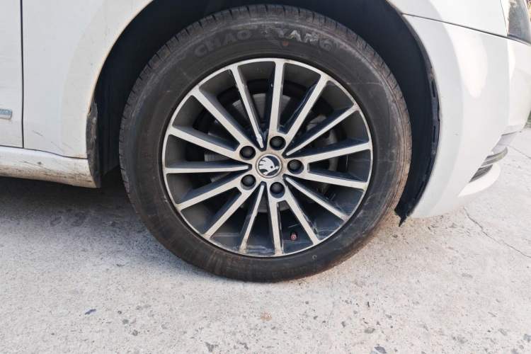 Used Skoda Octavia 2019 1.5L Automatic Smart Drive Luxury Edition China VI Standard Right Front Wheel Hub