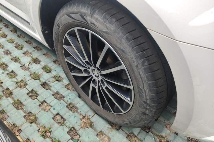 Used Skoda Octavia 2019 1.5L Automatic Smart Drive Luxury Edition China VI Standard Right Front Wheel Hub