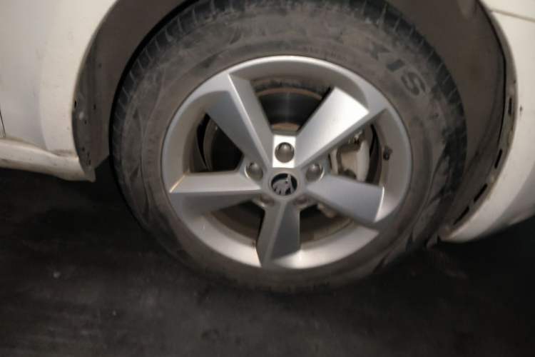 Used Skoda Octavia 2019 1.5L Manual Standard Edition China VI Right Front Wheel Hub