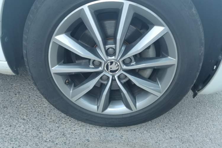 Used Skoda Octavia 2019 1.5L Automatic SmartDrive Comfort Edition China V Standard Right Front Wheel Hub