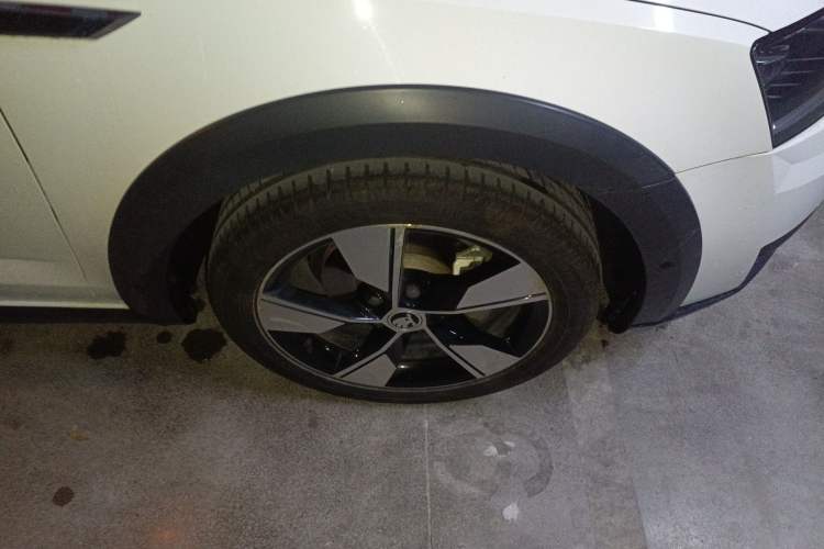 Used Skoda Octavia 2019 TSI280 DSG Flagship Wagon China VI Standard Right Front Wheel Hub