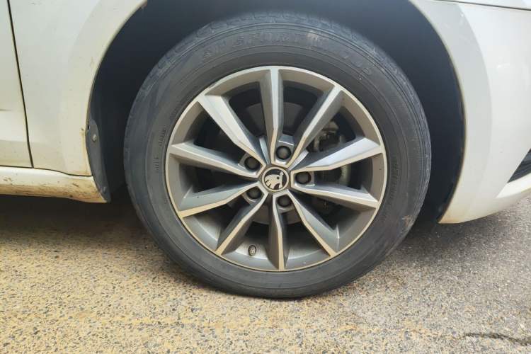 Used Skoda Octavia 2019 TSI230 DSG SmartDrive Comfort Edition China V Standard Right Front Wheel Hub