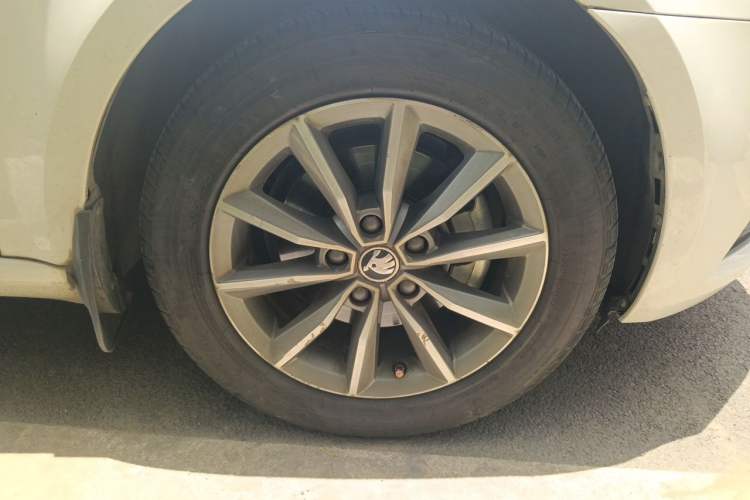 Used Skoda Octavia 2019 TSI230 DSG Comfort Edition Right Front Wheel Hub