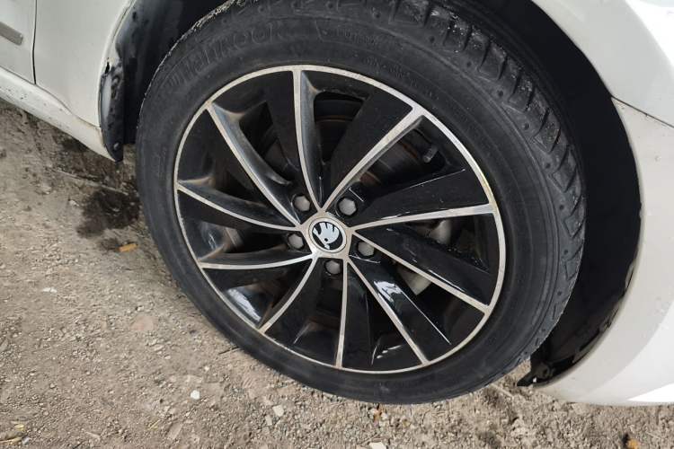 Used Skoda Octavia 2019 TSI280 DSG Luxury Edition Right Front Wheel Hub