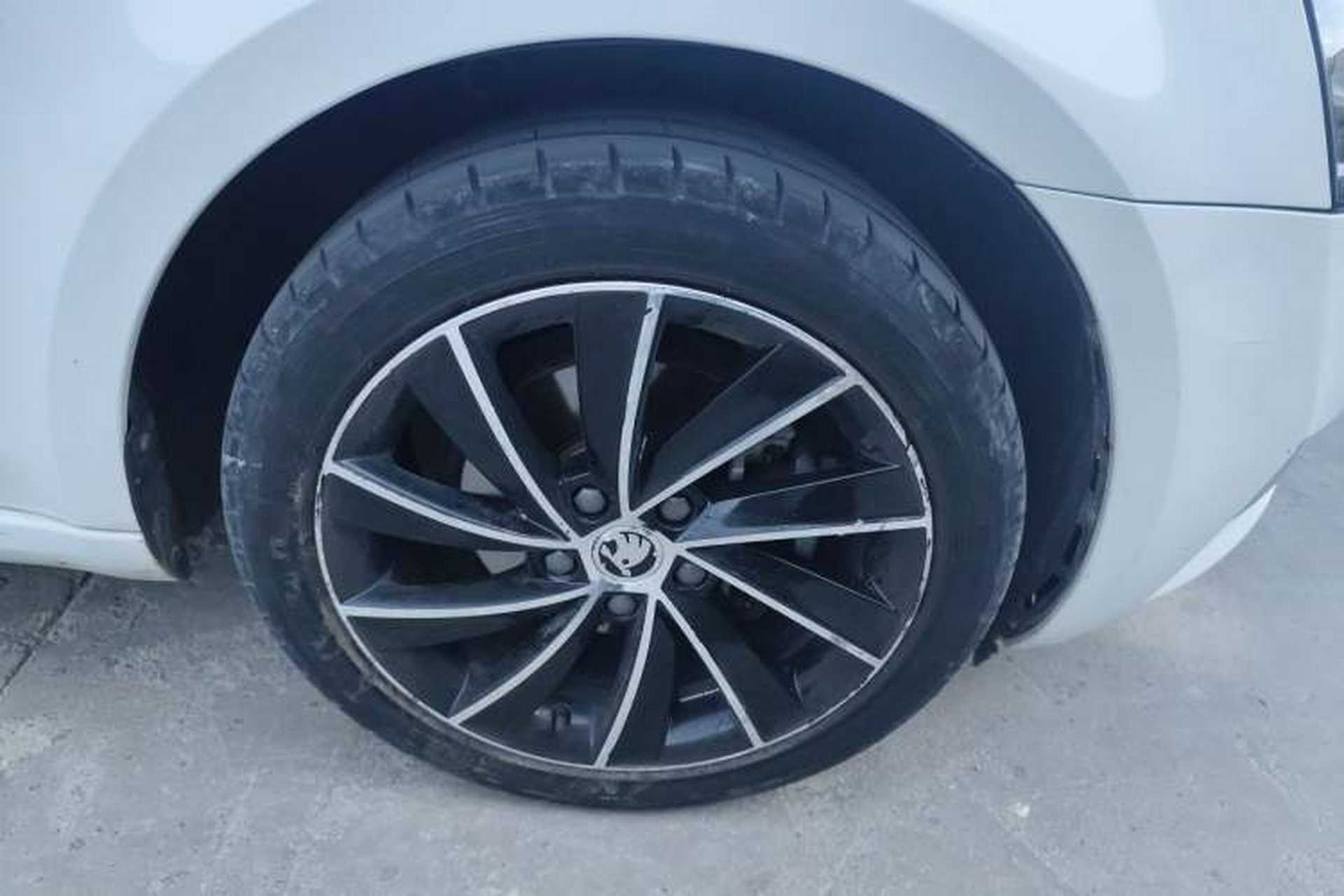 Used Skoda Octavia 2019 TSI280 DSG Luxury Edition Right Front Wheel Hub