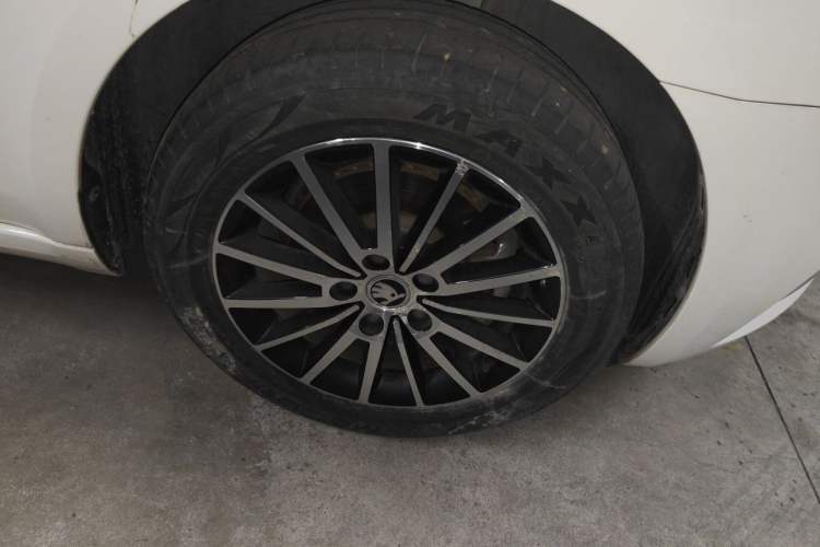 Used Skoda Octavia 2019 TSI230 DSG Luxury Edition Right Front Wheel Hub