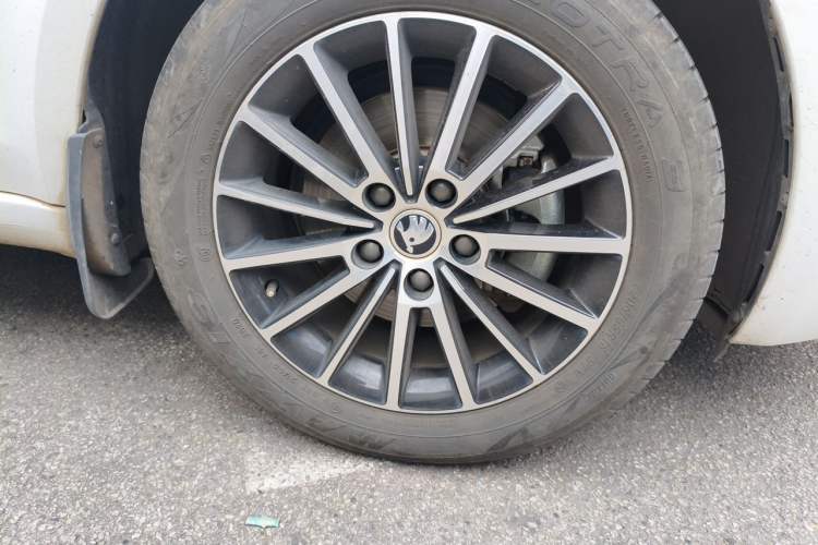 Used Skoda Octavia 2019 1.5L Automatic Smart Drive Luxury Edition China VI Standard Right Front Wheel Hub