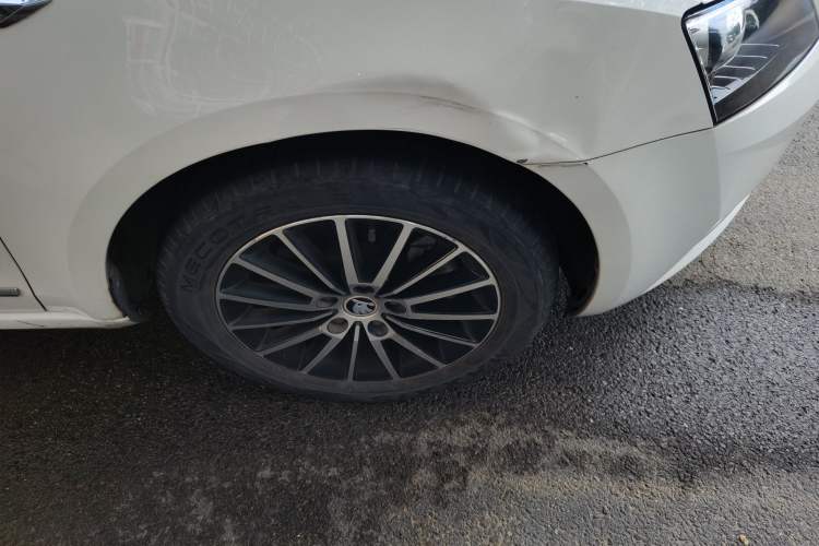 Used Skoda Octavia 2019 1.5L Automatic Luxury Edition Right Front Wheel Hub