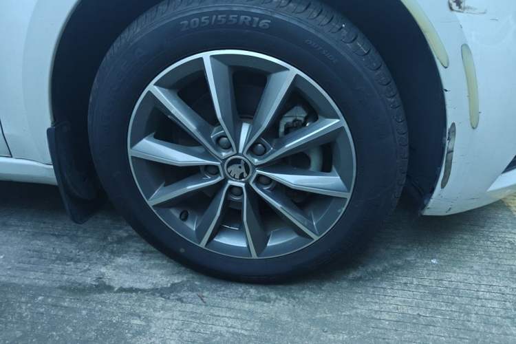 Used Skoda Octavia 2019 1.5L Automatic SmartDrive Comfort Edition China V Standard Right Front Wheel Hub