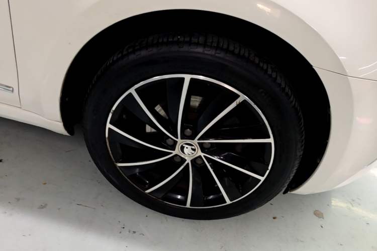 Used Skoda Octavia 2019 TSI280 DSG SmartDrive Luxury Edition China V Standard Right Front Wheel Hub
