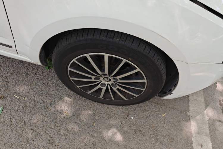 Used Skoda Octavia 2019 1.5L Automatic Luxury Edition Right Front Wheel Hub