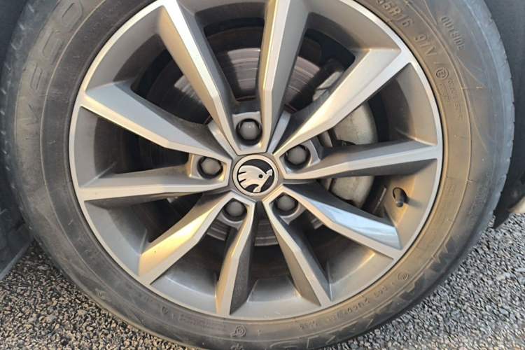 Used Skoda Octavia 2019 TSI230 DSG SmartDrive Comfort Edition China V Standard Right Front Wheel Hub