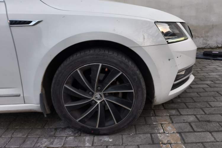 Used Skoda Octavia 2019 TSI280 DSG Luxury Edition Right Front Wheel Hub