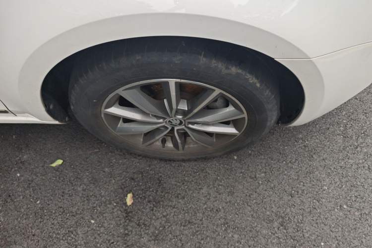 Used Skoda Octavia 2019 TSI230 DSG SmartDrive Comfort Edition China V Standard Right Front Wheel Hub