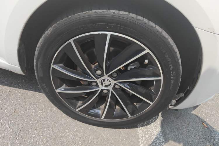 Used Skoda Octavia 2019 TSI280 DSG SmartDrive Luxury Edition China VI Right Front Wheel Hub