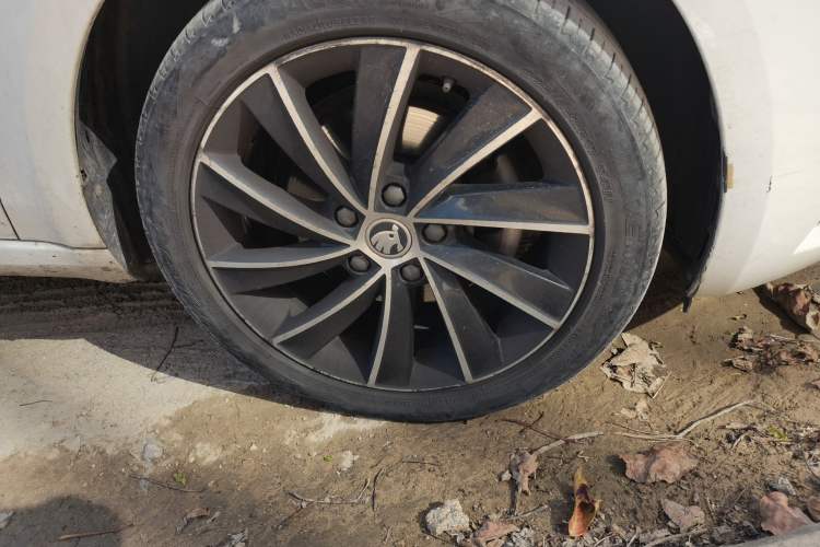 Used Skoda Octavia 2019 TSI280 DSG Luxury Edition Right Front Wheel Hub