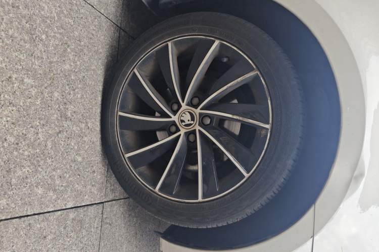 Used Skoda Octavia 2019 TSI280 DSG Luxury Edition Right Front Wheel Hub