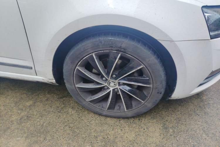 Used Skoda Octavia 2019 TSI280 DSG SmartDrive Luxury Edition China VI Right Front Wheel Hub