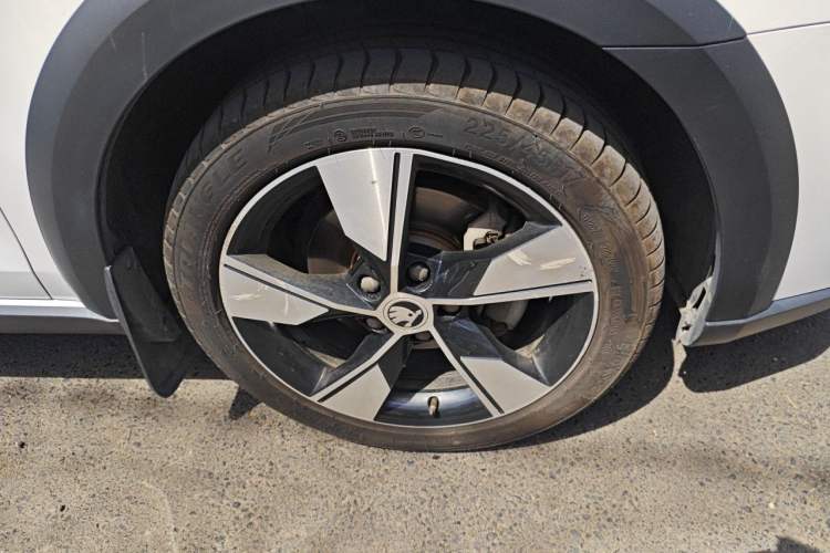 Used Skoda Octavia 2019 TSI280 DSG Luxury Edition Station Wagon China VI Standard Right Front Wheel Hub