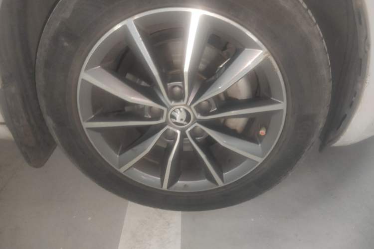 Used Skoda Octavia 2019 1.5L Automatic SmartDrive Comfort Edition China VI Standard Right Front Wheel Hub