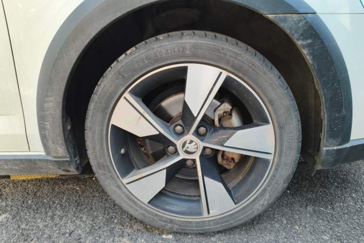 Used Skoda Octavia 2019 TSI280 DSG Luxury Edition Station Wagon China VI Standard Right Front Wheel Hub