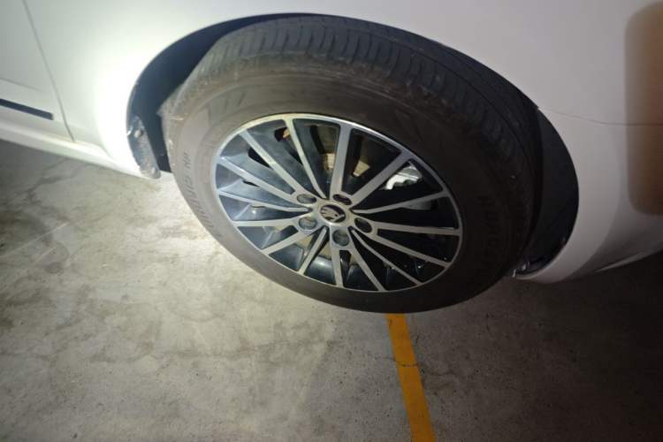 Used Skoda Octavia 2019 TSI230 DSG SmartDrive Luxury Edition China V Standard Right Front Wheel Hub