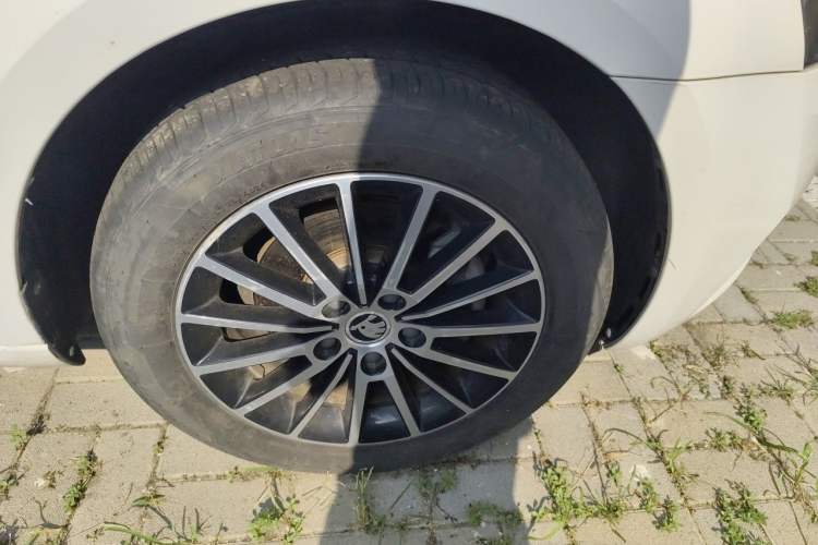 Used Skoda Octavia 2019 1.5L Manual SmartDrive Luxury Edition China VI Standard Right Front Wheel Hub