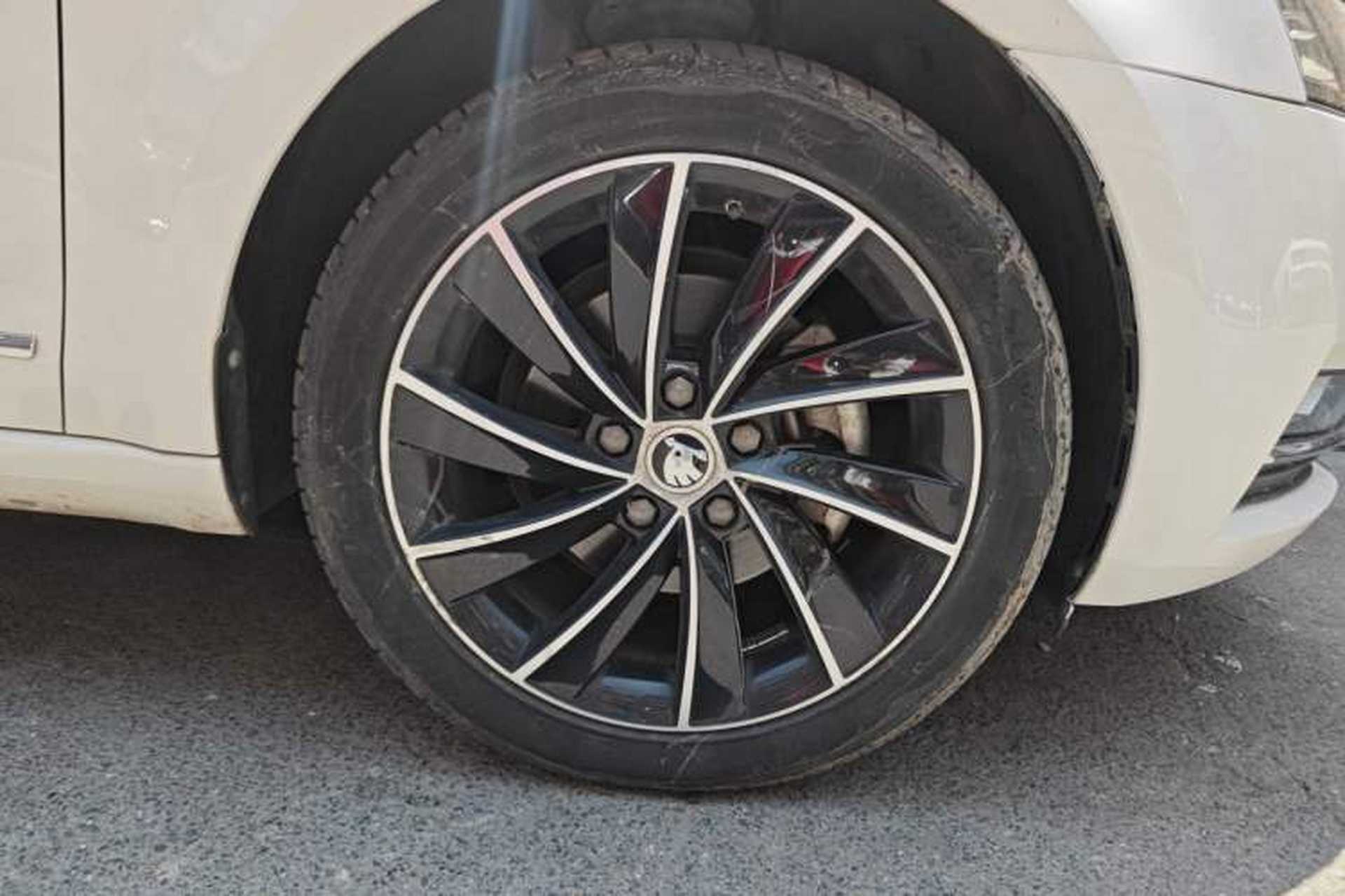 Used Skoda Octavia 2019 TSI280 DSG SmartDrive Luxury Edition China VI Right Front Wheel Hub