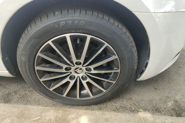 Used Skoda Octavia 2019 1.5L Automatic Smart Drive Luxury Edition China VI Standard Right Front Wheel Hub