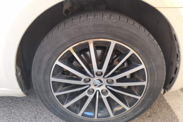 Used Skoda Octavia 2019 1.5L Automatic Smart Drive Luxury Edition China V Standard Right Front Wheel Hub