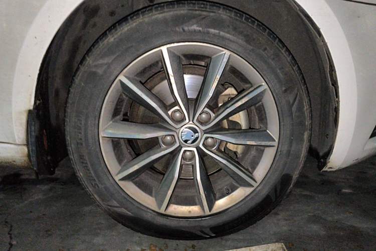 Used Skoda Octavia 2019 1.5L Automatic SmartDrive Comfort Edition China V Standard Right Front Wheel Hub