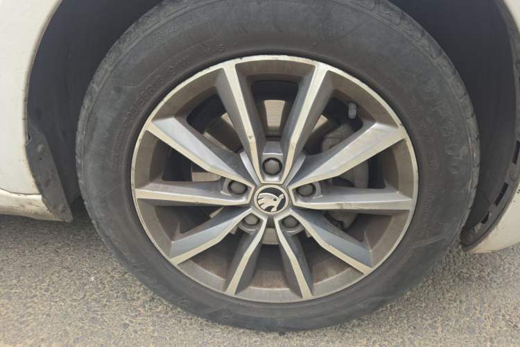 Used Skoda Octavia 2019 1.5L Automatic SmartDrive Comfort Edition China VI Standard Right Front Wheel Hub