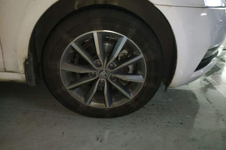 Used Skoda Octavia 2019 TSI230 DSG Comfort Edition Right Front Wheel Hub