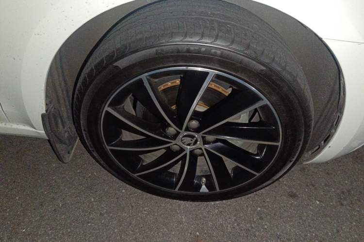 Used Skoda Octavia 2019 TSI280 DSG SmartDrive Luxury Edition China VI Right Front Wheel Hub